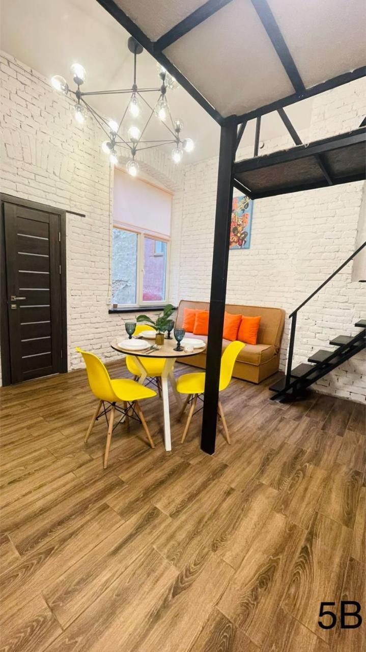 Apartment квартира-студія в самому центрі міста біля кобилянської *