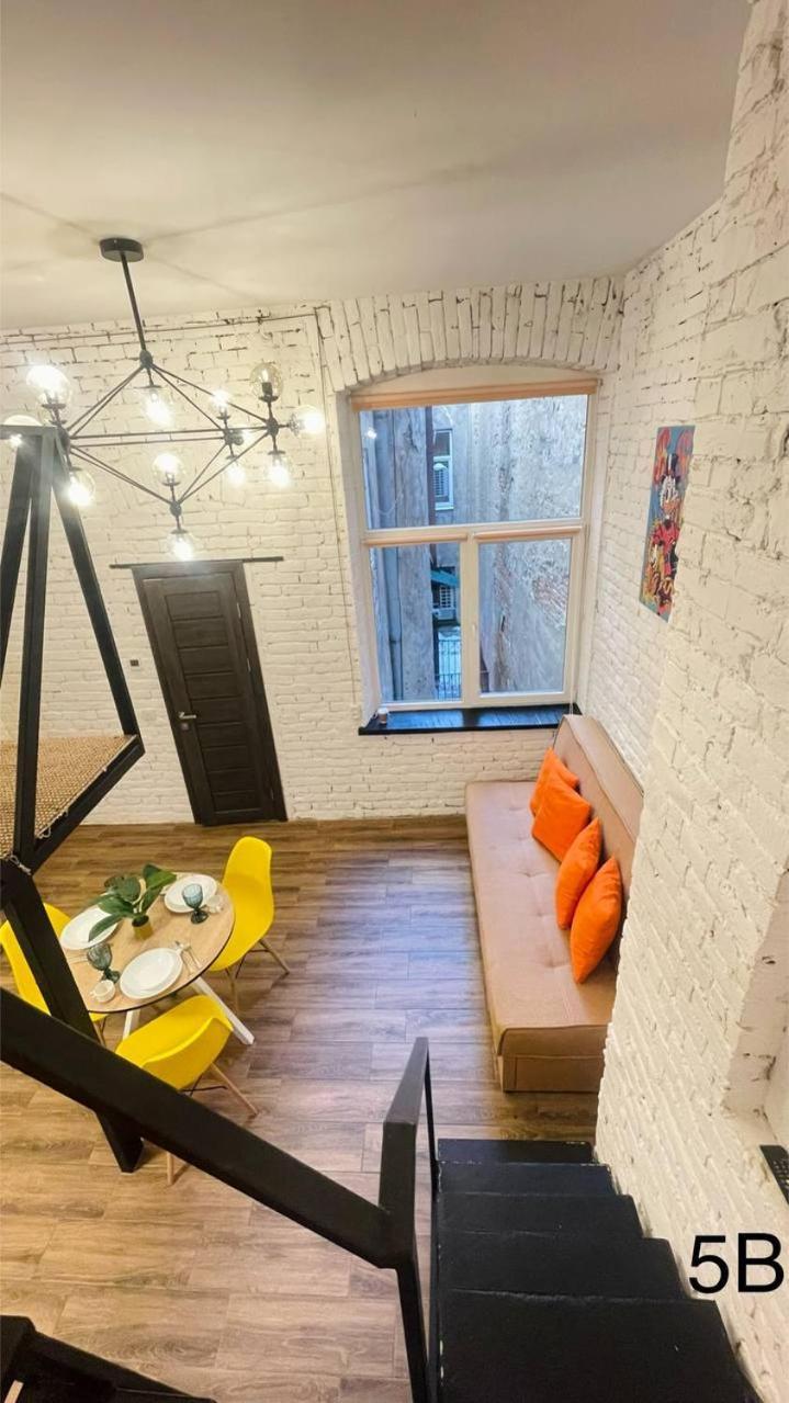 Apartment квартира-студія в самому центрі міста біля кобилянської Chernivtsi