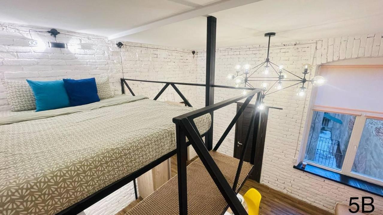 квартира-студія в самому центрі міста біля кобилянської Apartment *
