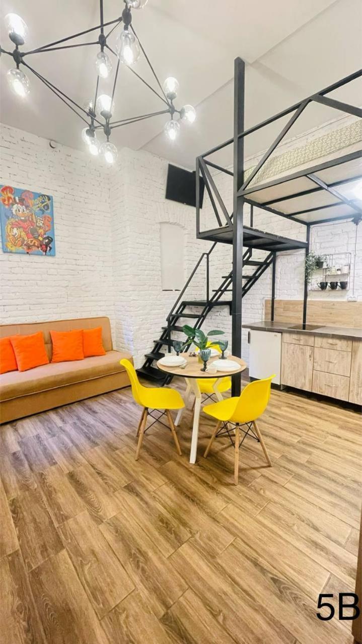 квартира-студія в самому центрі міста біля кобилянської Apartment *